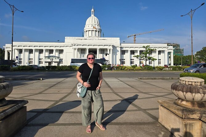 Colombo Tuk Tuk Adventure Explore Food & Culture - Galle Face Green at sunset