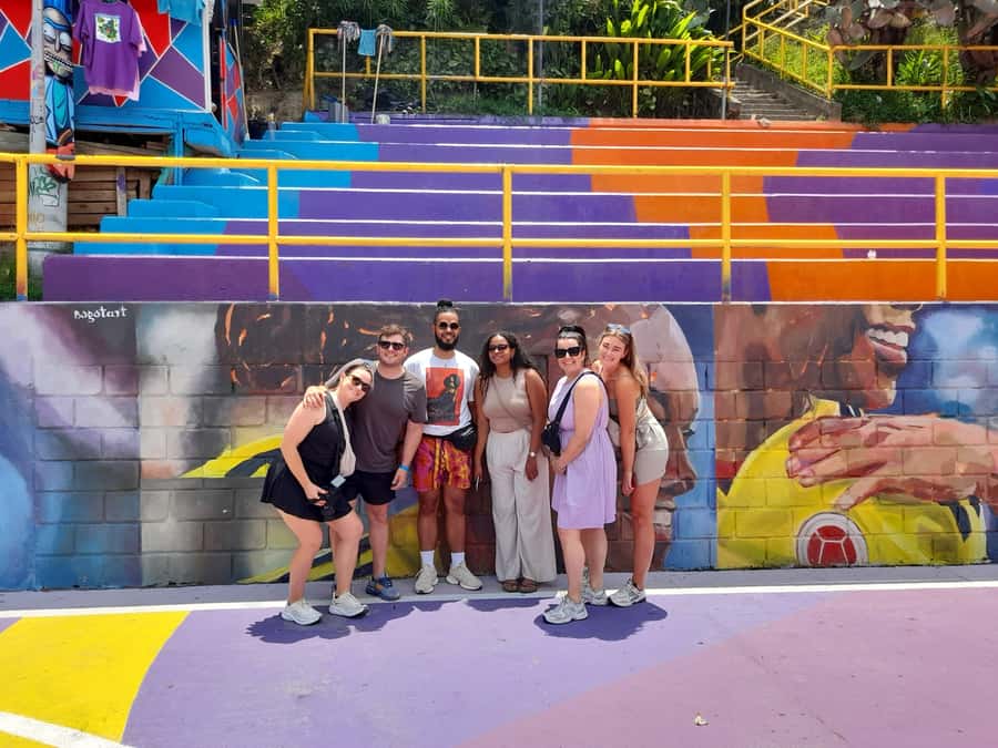Comuna 13: Graffiti tour & Street Food/drink with telesferic - Meeting at Poblado Metro Station