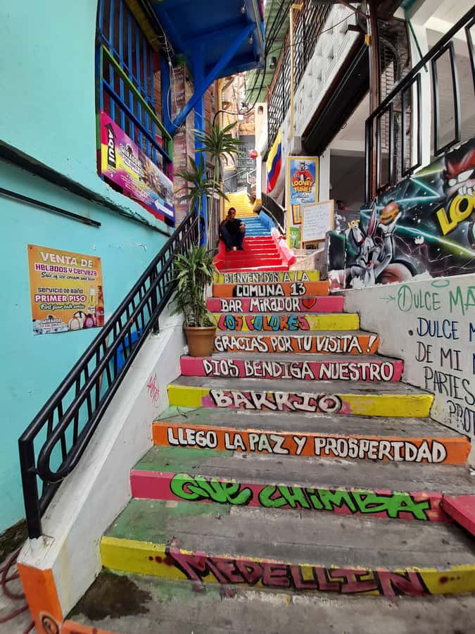 Comuna 13: Graffiti tour & Street Food/drink with telesferic - Ice Cream and Street Food in Comuna 13