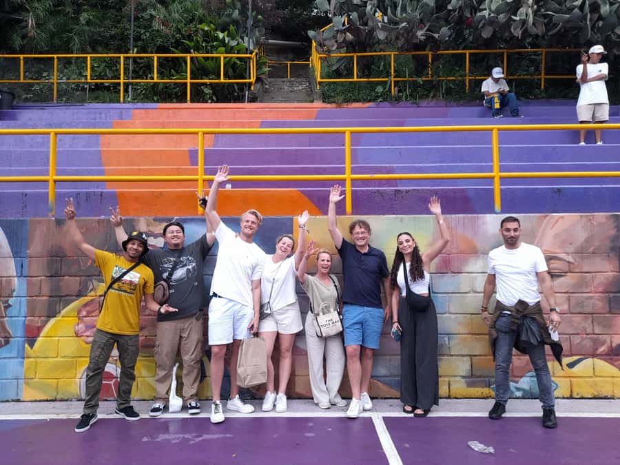 Comuna 13: Graffiti tour & Street Food/drink with telesferic - The Metro Ride Gives You a Local Start
