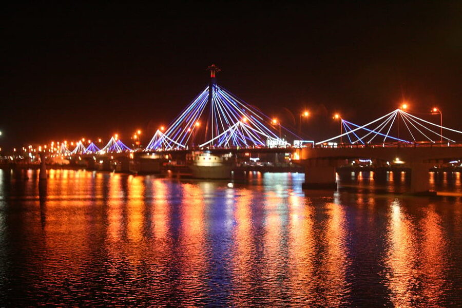 Da Nang: 4 hours city exploration and local food tour - Why a motorcycle is a good way to see Da Nang