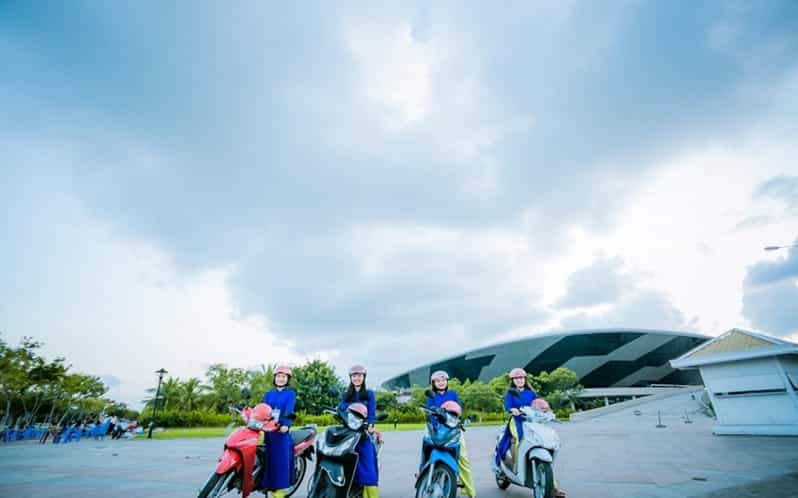 Da Nang By Night & Han River Dragon Cruise with a local food - The bridges: Dragon, Love Lock, Han River, and Tran Thi Ly