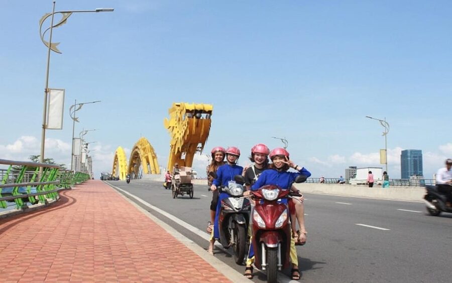 Da Nang By Night & Han River Dragon Cruise with a local food - Cruising beneath the bridges on a bamboo dragon boat