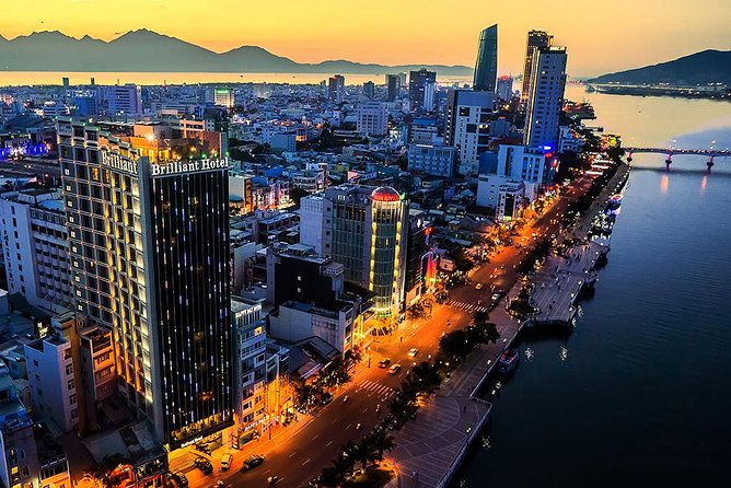 Da Nang By Night: Seafood dinner, night market and cruise trip - Guides, group size, and the motorbike question