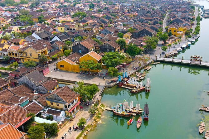 Da Nang City Sightseeing And Local Street Food Tour With Students - My Khe Beach for a short coastal pause