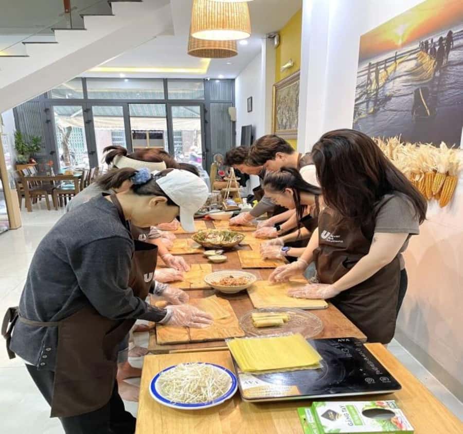 Da Nang: Cooking Pho & Vietnamese Dishes With Local Chef - What happens during the 150-minute class