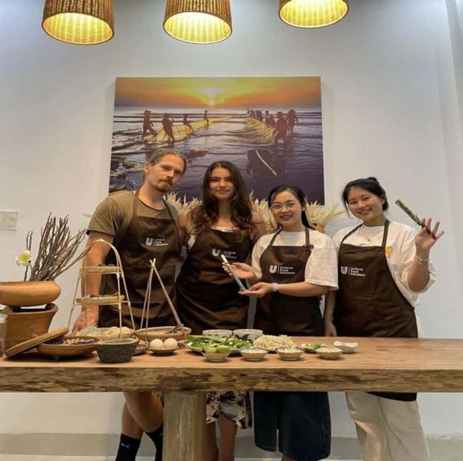 Da Nang: Cooking Pho & Vietnamese Dishes With Local Chef - Starting with Vietnamese ingredients