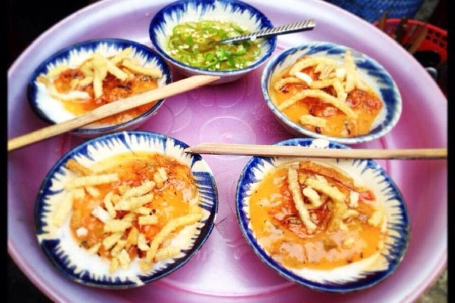 Da Nang: Hidden Street Food By Walking Tour with Local Lady - Walking through alleys too narrow for tour buses