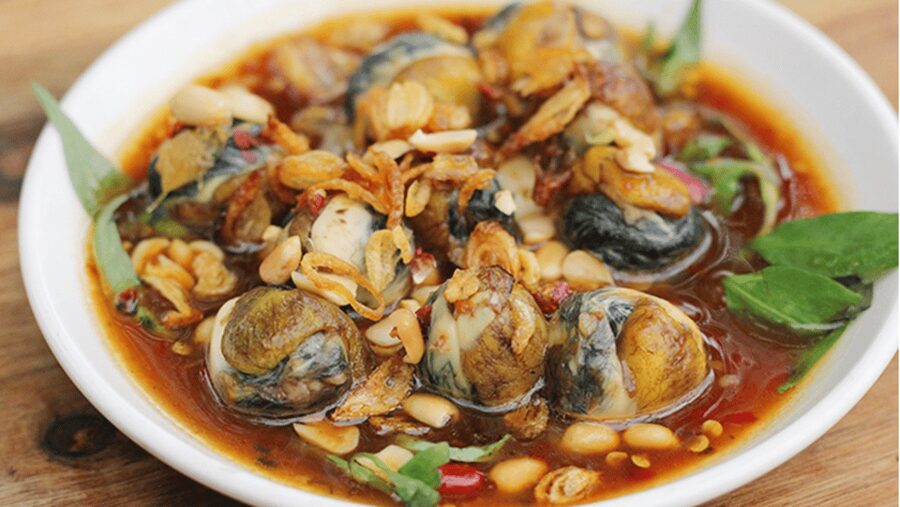Da Nang: Local Street Food Walking Tour - Local places matter more than polished presentation
