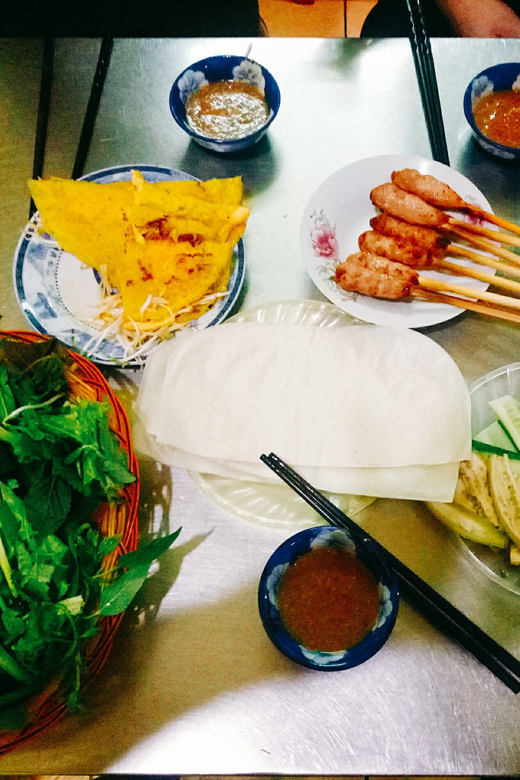 Da Nang: Local Street Food Walking Tour - What the walking pace feels like