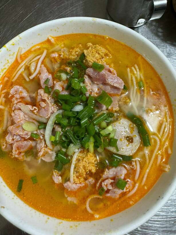 Đà Nẵng Private Street Food Tour With Beautiful Female Guide - More than eight dishes, with Da Nang specialties