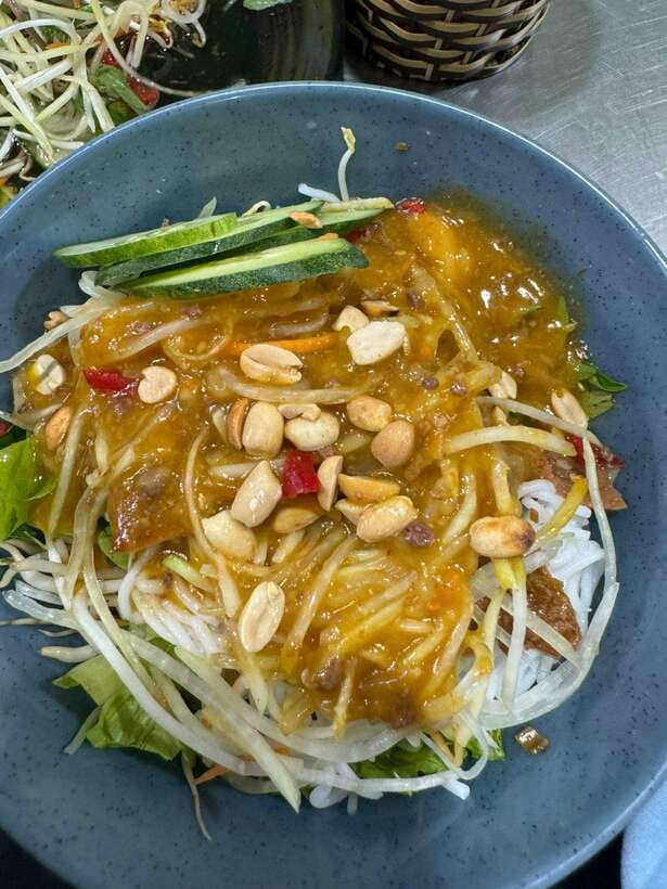 Đà Nẵng Private Street Food Tour With Beautiful Female Guide - Comfort, safety, and who should skip it