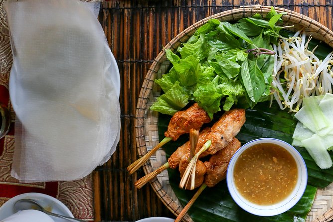 Da Nang: Seafood dinner, night market, sightseeing by night - The seafood dinner gives the evening a local focus