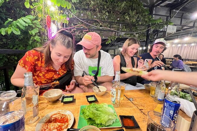 Da Nang Sightseeing Cruise On Han River With Street Food Tasting - What the six to ten dishes add to the evening