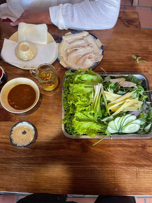 Da Nang street food exploring - What the 3 to 4 restaurant stops are like