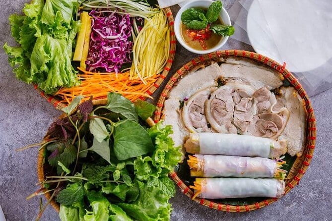 Da Nang Street Food Private Tour With Local Students - Dragon Bridge: a useful pause in the middle