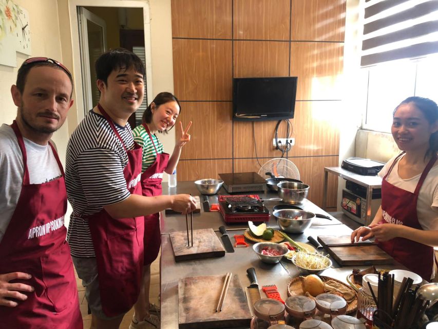 Da Nang: Traditional Cooking Class and Pho with Local Girl - Booking details that affect the price