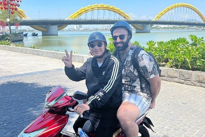 Danang Food Tour With Local Students - Chợ Cồn and Da Nang’s snack culture