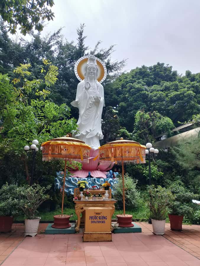 DaNang Private Walking Tour from Local Foods to Foot Massage - An Long Pagoda and everyday Vietnamese Buddhism