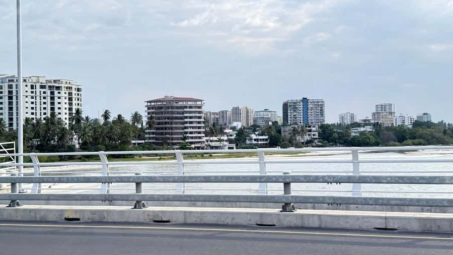 Dar es Salaam: Tuk-Tuk Tour, Street Food & Local Lifestyle - Dar es Salaam from the back of a tuk-tuk