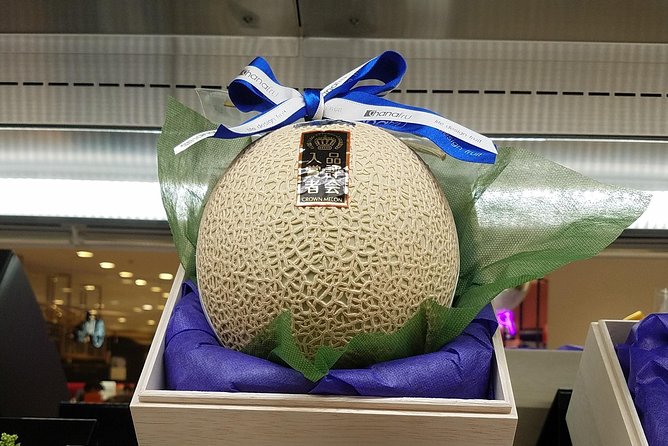 Deep Dive: Osaka Food Markets from Local to Luxurious! - Tenma Ichiba and Tenjinbashisuji show daily Osaka