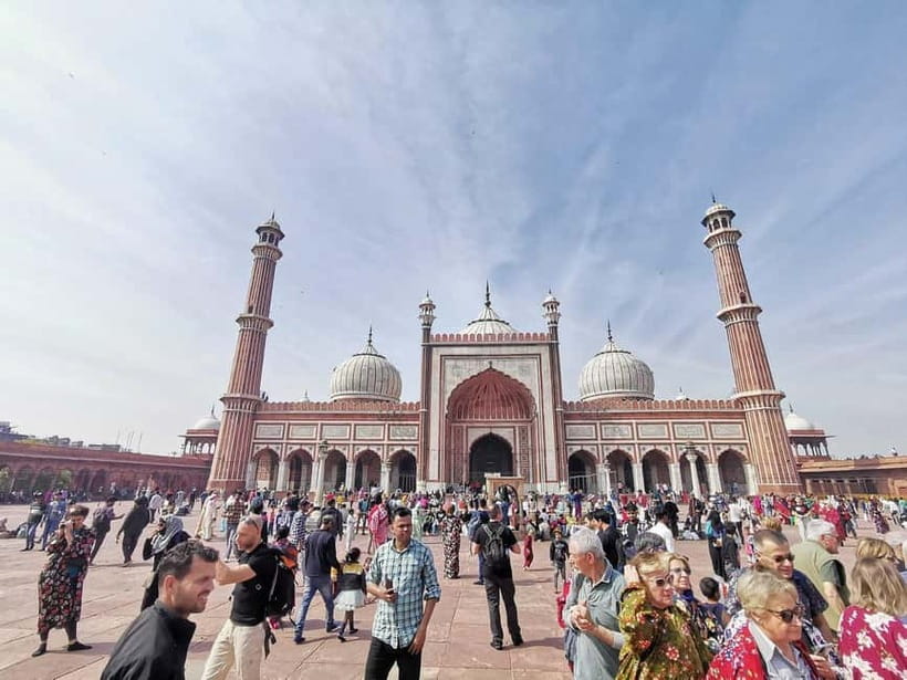 Delhi: Old Delhi and Chandni Chowk Tuk-Tuk Tour - Street food with local direction