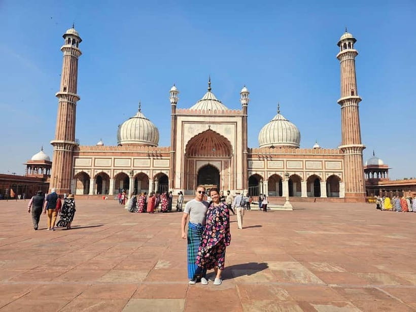 Delhi: Old Delhi and Chandni Chowk Tuk-Tuk Tour - Jama Masjid: a powerful first stop