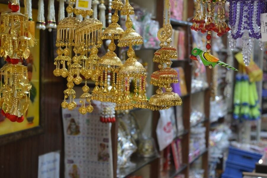 Delhi: Old Delhi City Tour with Tuk-Tuk Ride & Street Food - The tuk-tuk ride through the narrow lanes