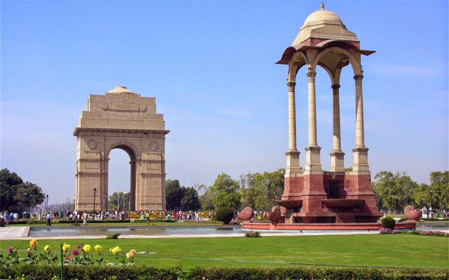 Delhi: Old Delhi City Tour with Tuk-Tuk Ride & Street Food - Street food in Chandni Chowk