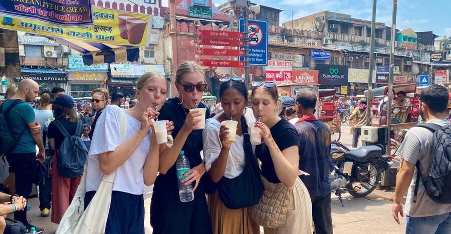Delhi: Old Delhi's Street Food, Temples & Spice Market Tour - Guide style and the human side of the tour