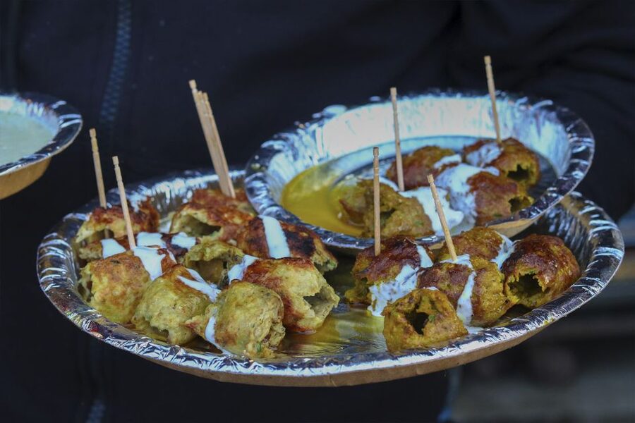 Delhi: Old Delhi Street Food Tour with Rickshaw Ride - Chandni Chowk: three hours of small plates and big flavors