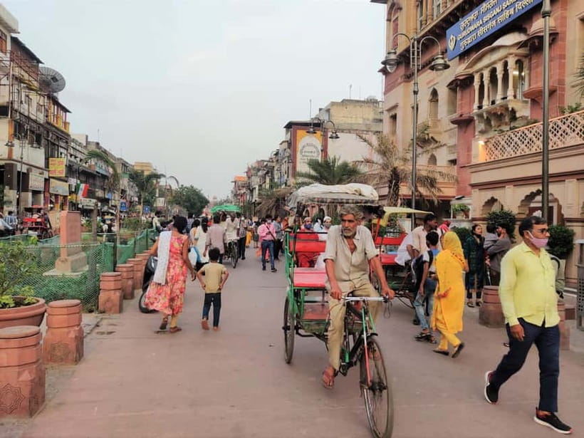 Delhi: Private Chandni Chowk, Dilli Haat & Spice Tour - The 15-minute rickshaw ride