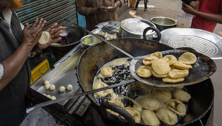 Delhi: Private Chandni Chowk, Food Tasting, & Tuk-Tuk Tour - The Red Fort is mostly a photo stop