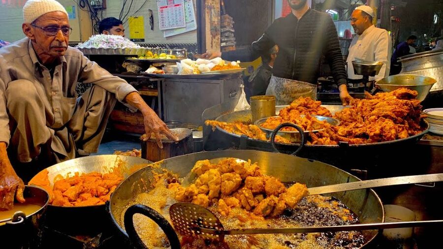 Delhi: Street Food Walking Tour of Old Delhi with Tastings - Gali Batashan and Old Delhi Chaat