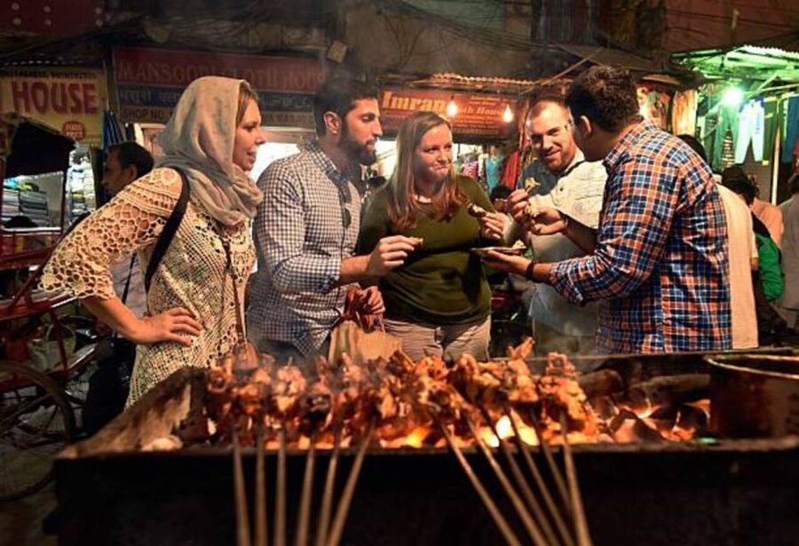 Delhi: Street Food Walking Tour of Old Delhi with Tastings - Starting at Jama Masjid