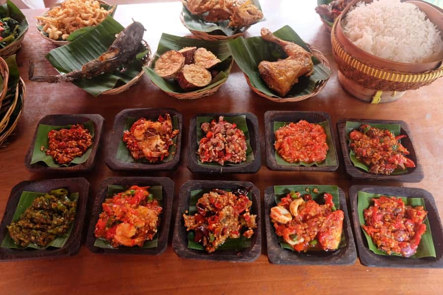 Denpasar: Night Street Food Walking Tour - Sweet stops at Martabak, Jaja Bali, and fruit stalls