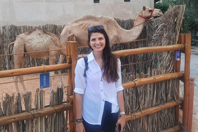 Discover Old Dubai Town, Souks, Street Food, Culture and History - Old Souk food: choose shawarma or falafel by the creek