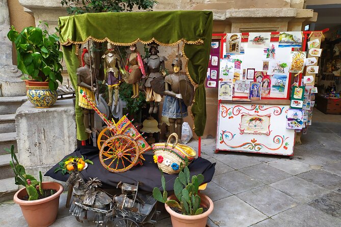 Discover Palermo in 3 hours. Art, history, markets and street food - Quattro Canti and the baroque city