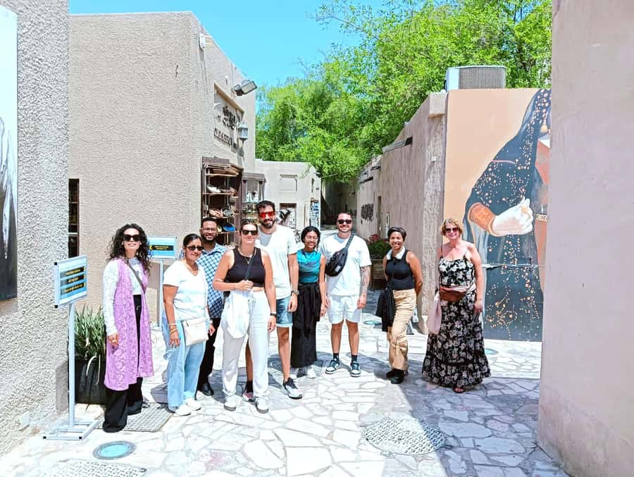 Dubai: Discover Dubai Old Town, Souks, Museum & Street Food - Al Souq Al Kabeer and the first food stops