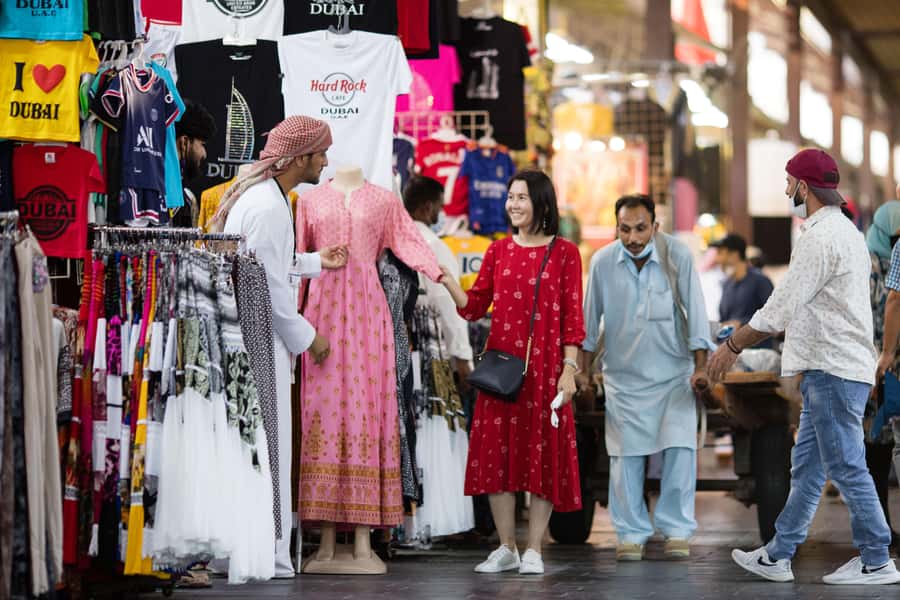 Dubai: Old Town, Creek, Museums, Souks, & Street Food Tour - The guides are a major part of the value