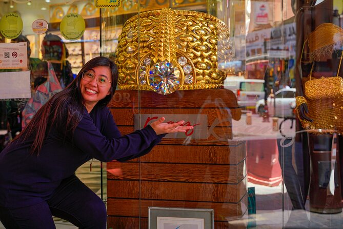 Dubai: Old Town, Souks, Street Food, Guided Tour & Abra Ride - What the food stops add to the walk