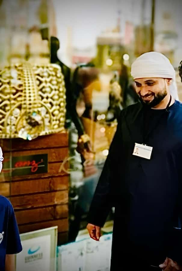 Dubai: Old Town Walking Tour with Abra Cruise & Street Food - What the guides add to the experience