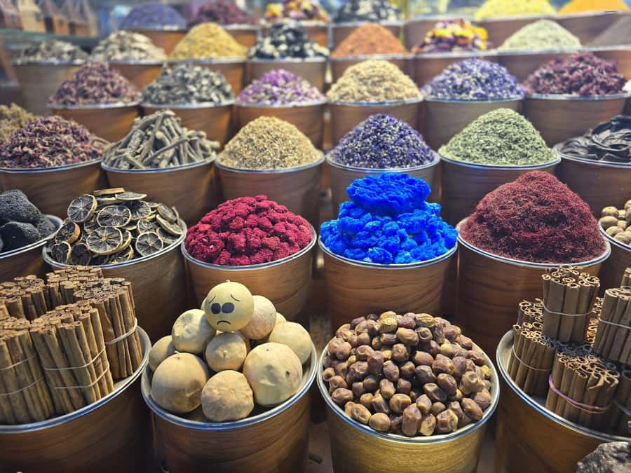 Dubai: Premium Old Town, Street Food, Souks & Boat Ride Tour - Street food, coffee, dates, and juice