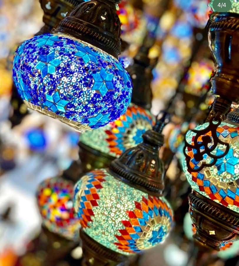 Dubai: Premium Old Town, Street Food, Souks & Boat Ride Tour - Gold Souk: spectacle with a practical lesson