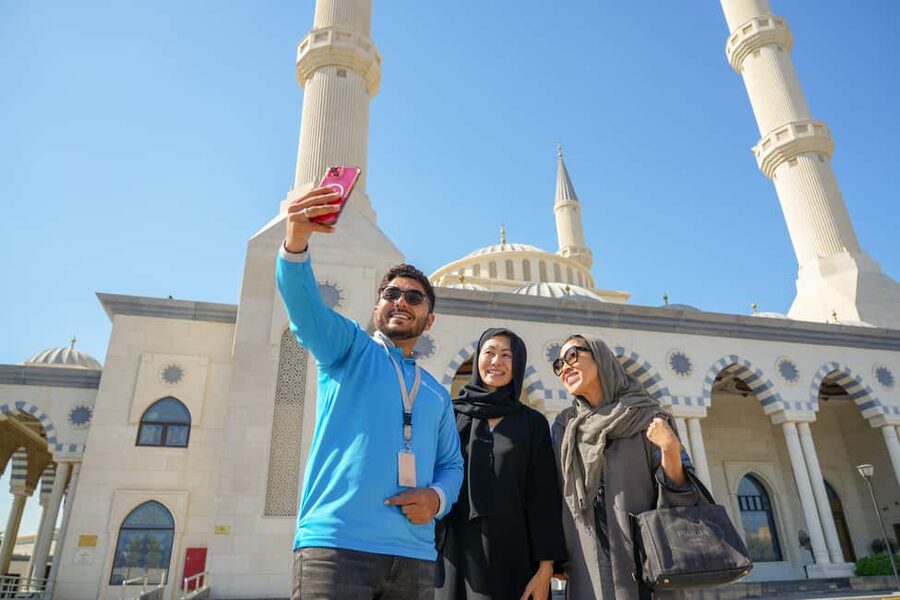 Dubai Top Highlights: Frame Entry, Souks, Abra & Street Food - Starting at the Blue Mosque
