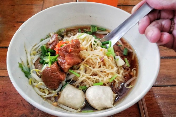 Eat Like a Local Food Tour in Hua Hin - Getting around by local songthaew