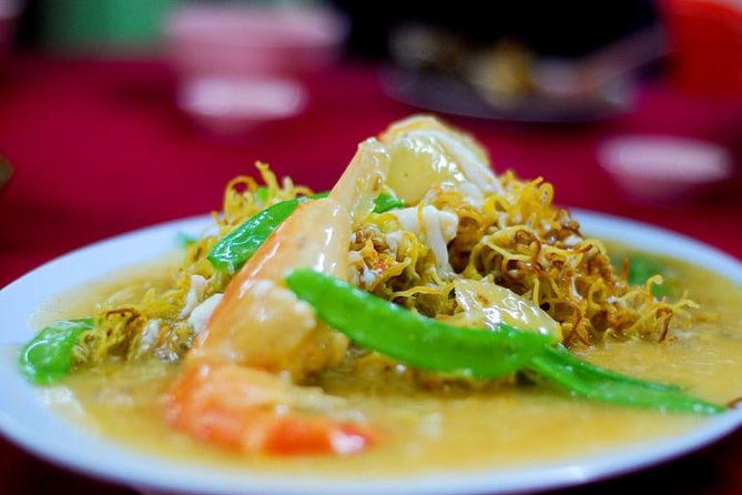 Eat Like a Local: Kuala Lumpur Hawker Center and Street Food Tour by Night - The guides make or break the evening