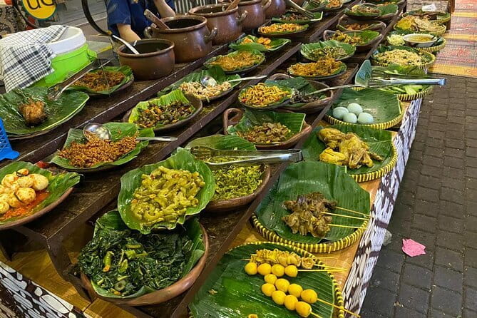 Experience Jakarta Street Food Scene with MRT Transportation - South Jakarta: Snacks, Drinks, and Local Eating
