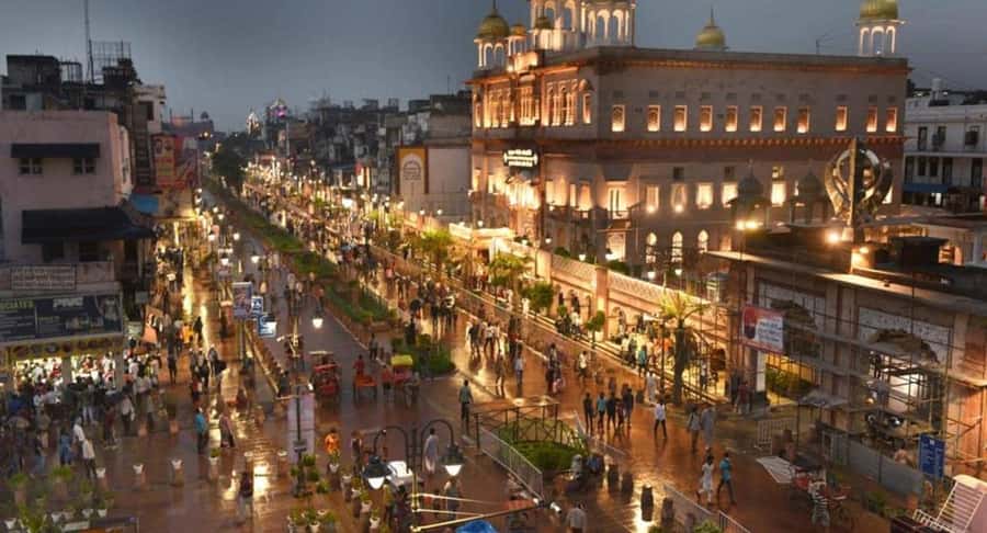 Explore Chandni Chowk: Old Delhi Private Tuk Tuk & Food Tour - Transport, guides, and the private format