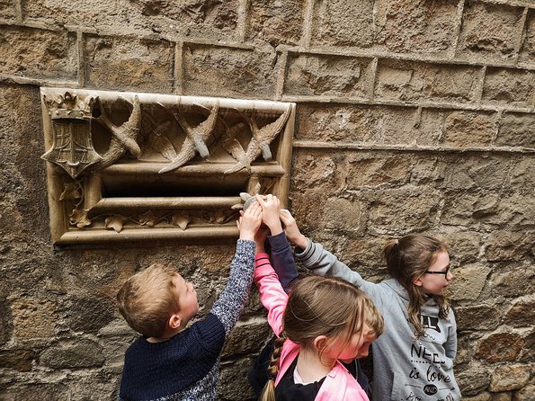 Family Private Tour: Churros, Hot Chocolate & Games in Barcelona - Barcelona Cathedral and the Gothic Quarter